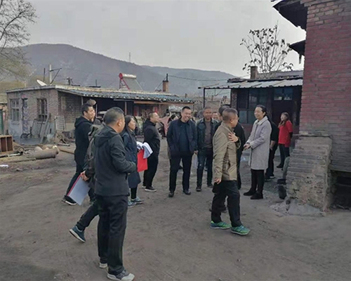 縣委、鎮(zhèn)府領(lǐng)導(dǎo)驗收工程