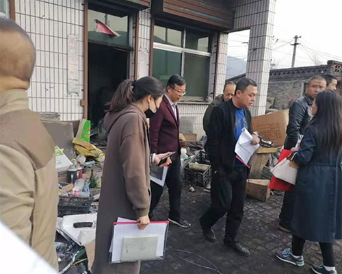 縣委、鎮(zhèn)府領(lǐng)導驗收工程