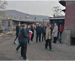 縣委、鎮(zhèn)府領(lǐng)導驗收工程