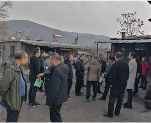 縣委、鎮(zhèn)府領(lǐng)導驗收工程