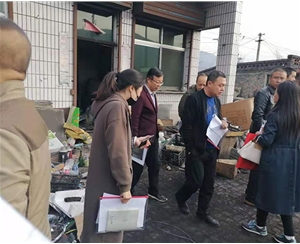 縣委、鎮(zhèn)府領(lǐng)導驗收工程